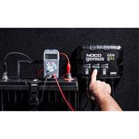 Genius&reg; Gen5X3 3-Bank, 15-Amp On-Board Battery Charger Sécurité Médic