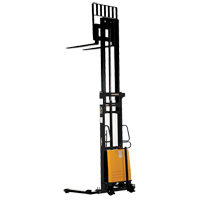 Gerbeur pour chariot &eacute;l&eacute;vateur, Fonctionnement &eacute;lectrique, Capacit&eacute; 2000 lb, Lev&eacute;e max 137" Sécurité Médic