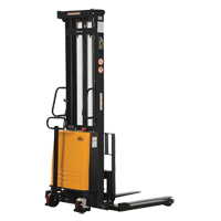 Gerbeur pour chariot &eacute;l&eacute;vateur, Fonctionnement &eacute;lectrique, Capacit&eacute; 2000 lb, Lev&eacute;e max 150" Sécurité Médic