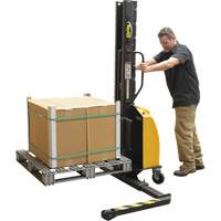 Gerbeur motoris&eacute; avec m&acirc;t &eacute;troit, Fonctionnement &eacute;lectrique, Capacit&eacute; 1000 lb, Lev&eacute;e max 63" Sécurité Médic