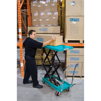 Heavy-Duty Hydraulic Scissor Lift Table, 27-1/2" L x 17-3/4" W, Steel, 330 lbs. Capacity Sécurité Médic