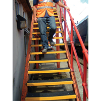 Safestep&reg; Anti-Slip Step Cover, 13.5" W x 48" L, Black & Yellow Sécurité Médic