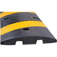 Speed Bump, Rubber, 6' L x 11-3/4" W x 2" H Sécurité Médic