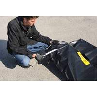 Conteneur de confinement flexible sans drain Ultra-275 Containment Sump, 102" lo x 48" la, 400 gal. US Capacit&eacute; Sécurité Médic