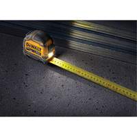 TOUGHSERIES Lighted Tape Measure, 26'/8 m, Imperial & Metric Graduations Sécurité Médic