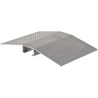 Traverse de protection en aluminium pour c&acirc;bles et boyaux, 48,03" x 24" x 4,5", 2000 lb (1 tonne) Sécurité Médic